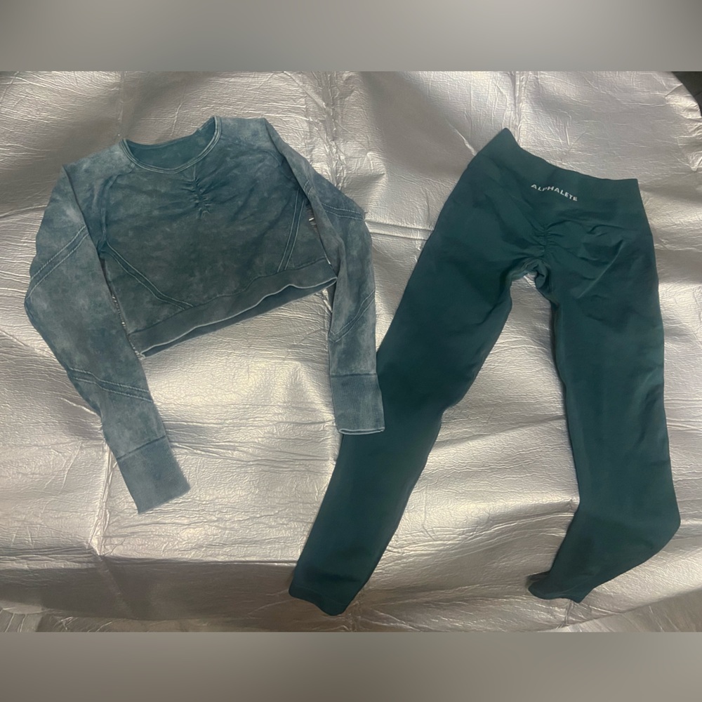 Alphalete Amplify Legging Pier Blue and a Matching Non Branded Top Size Small